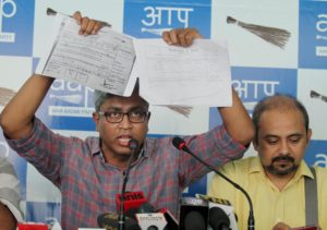 New Delhi: AAP leaders Ashutosh and Dilip Pandey addressing a press conference on Prime Minister Narendra Modi's degrees in New Delhi on Wednesday. PTI Photo  (PTI5_11_2016_000186B)