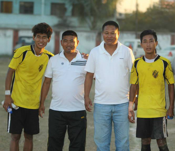 Ating Konyak (extreme right) with coach Mughato Aye (second from left) and Kivi Zhimomi (extreme left). 
