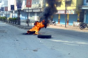 Volunteers at the Khermahal junction Dimapur burned tyres.