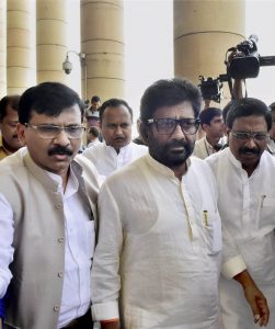 New Delhi: Ravindra Gaikwad (C) with Shiv Sena spokesperson Sanjay Raut (L) and party MPs after a  press conference at Parliament in New Delhi on Thursday after he apologized in the Lok Sabha for his recent assault on an Air India employee. PTI Photo by Kamal Kishore  (PTI4_6_2017_000127B)