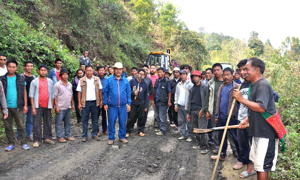 Advisor, DUDA LM &CP and NIDC, N. Thongwang Konyak along with district party workers, leaders and volunteers posing for the lens during road maintenance at Mon on April 7. 