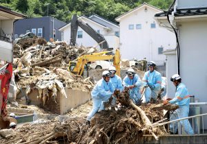 Japan tackles clean up as rains toll tops 200