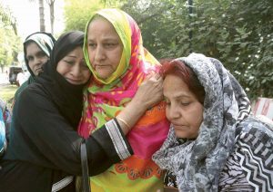Nawaz Sharifs wife Kulsoom laid to rest