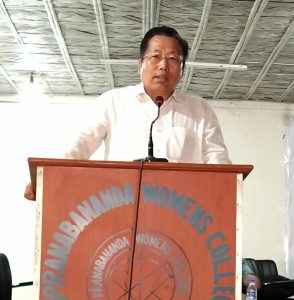 Dr. Vekho Swuro speaking during the event