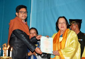 manipur governor distributing Certificates to students during the convocation