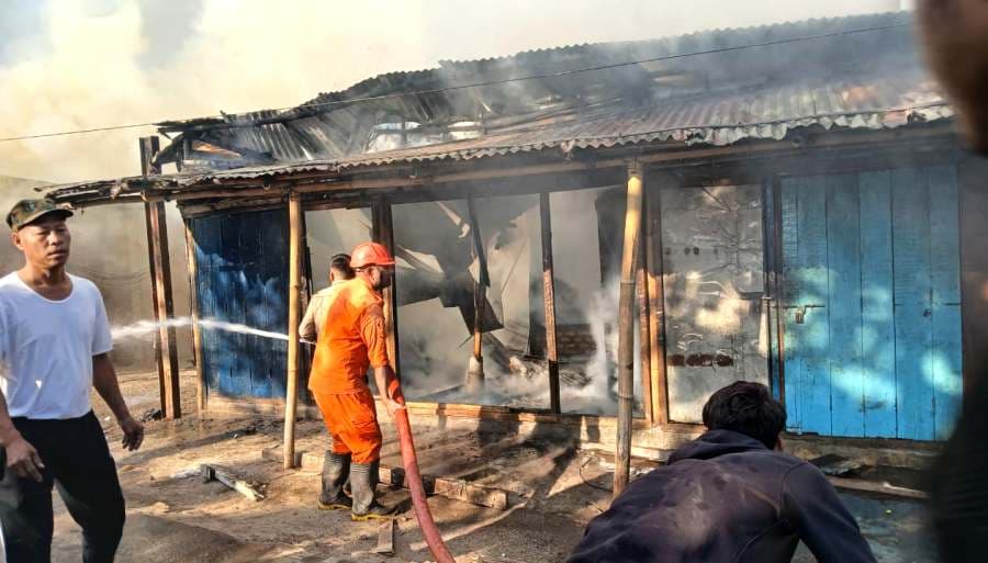 Fire razes Burma Camp colony in Dimapur, around 250 families affected