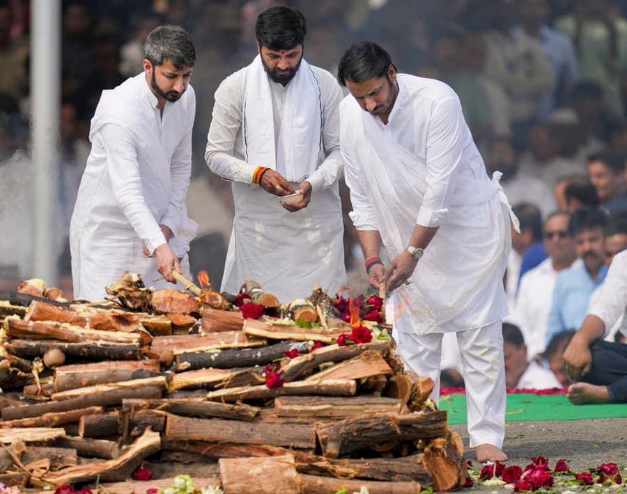 Maharashtra bids a tearful adieu as Ajit Pawar cremated with full state honours