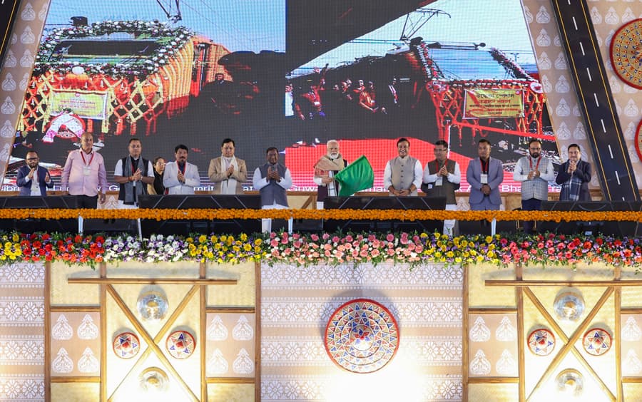 Congress handed over Assam's land to infiltrators for votes during its rule: PM Modi