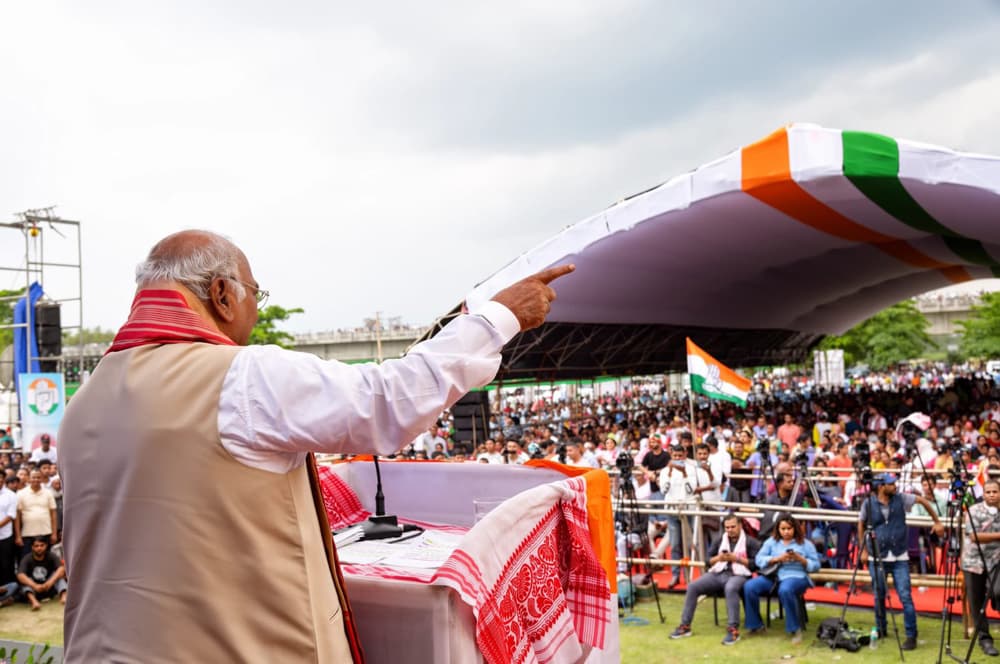 Kharge announces '5 guarantees' of Congress for Assam