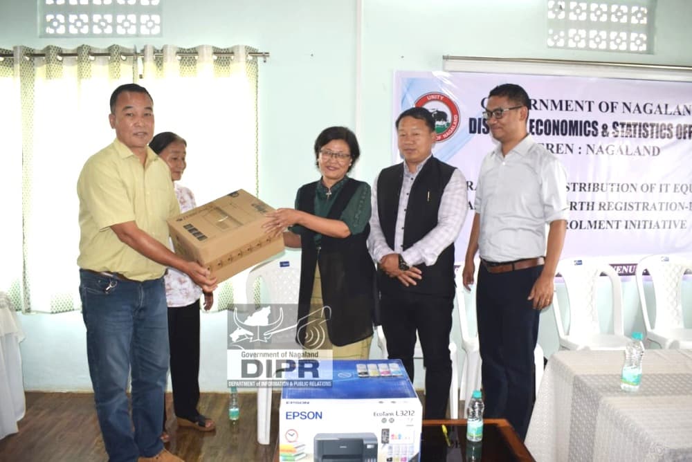 21 villagers receive IT tools for birth and death registration in Peren