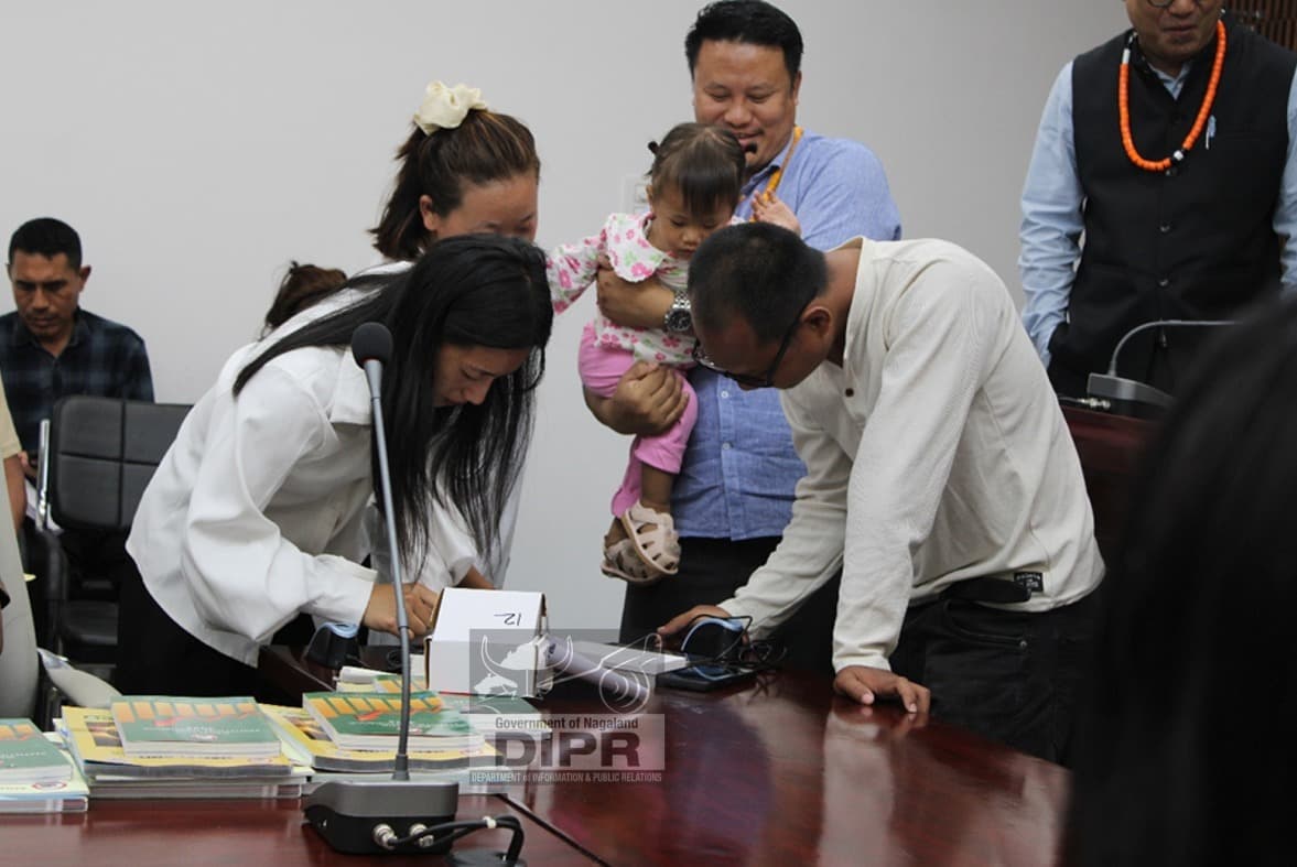 DoES distributes IT equipments in Mon