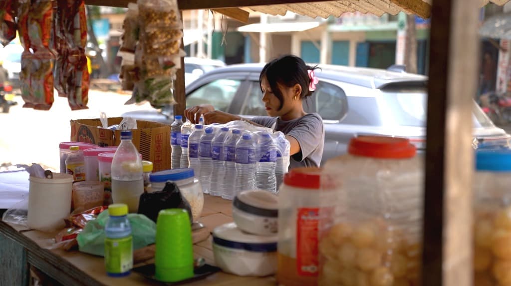 ‘Salt and tamarind’: Dreams of a woman cart vendor