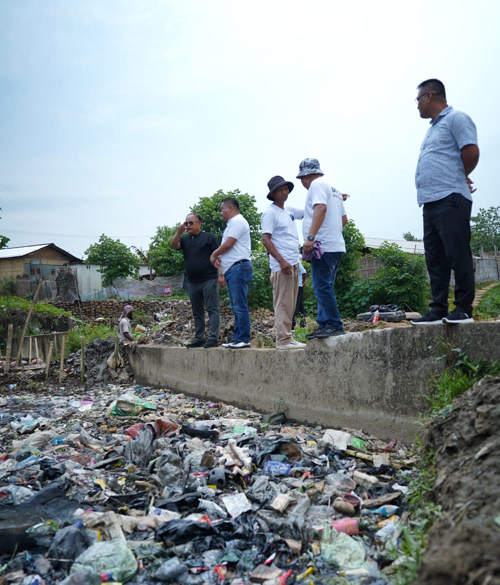 Advisor Tovihoto Ayemi inspects drainage cleaning works in Dimapur