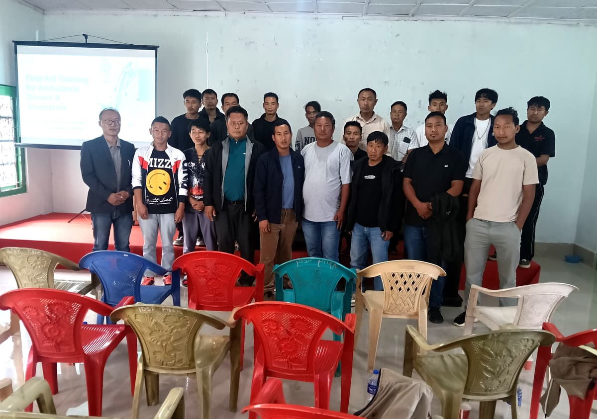 Ambulance drivers and attendants receive first aid training in Phek