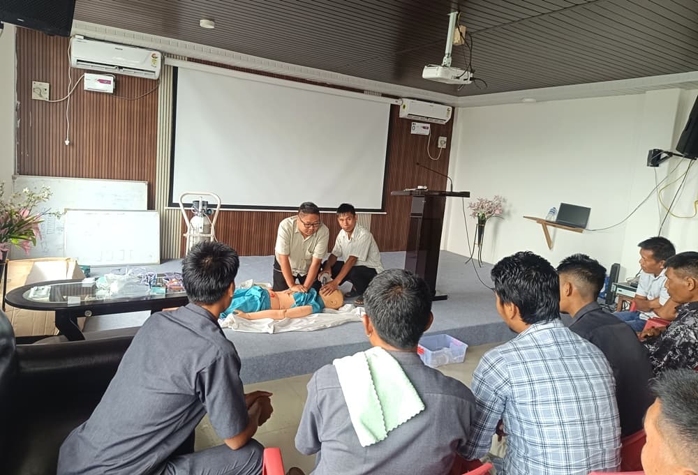 Ambulance drivers in Mon trained in road safety and first aid