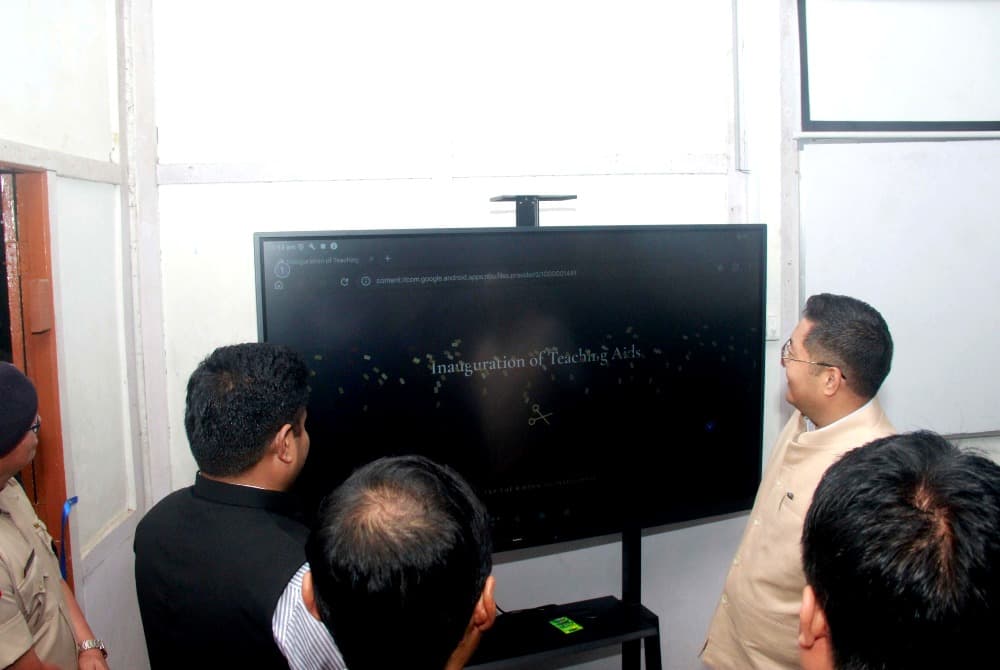 Sharingain inaugurates digital learning equipment at Fazl Ali College