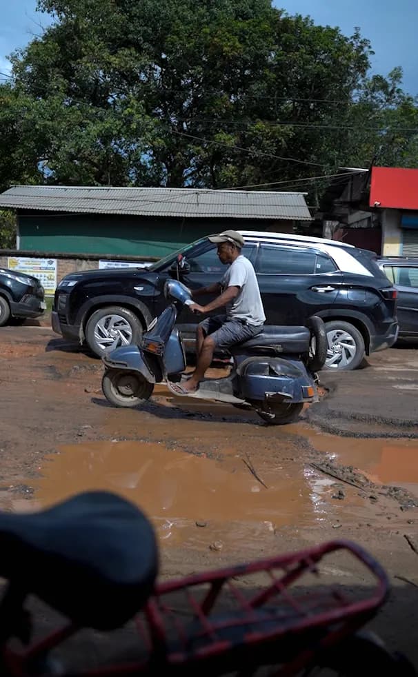 Potholes plague Dhobinala–Signal Angami road, full revamp planned under SASCI