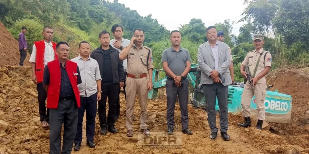 Longleng DDMA inspects landslide on Changtongya-Longleng road