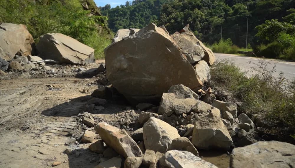 Nagaland: Three rockfalls hit NH-29 stretch, Bolero escapes mishap