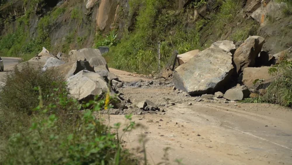 Nagaland: Three rockfalls hit NH-29 stretch, Bolero escapes mishap