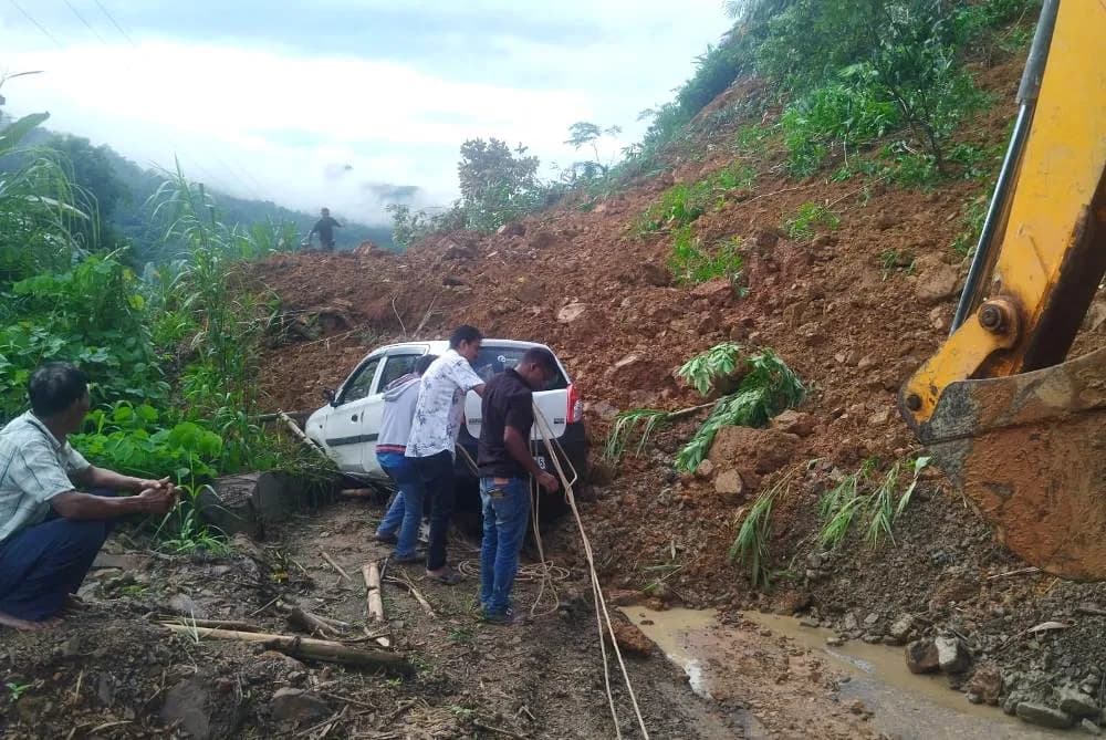 Landslide on Changtongya–Longleng Road disrupts traffic