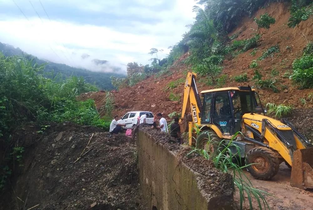 Landslide on Changtongya–Longleng Road disrupts traffic