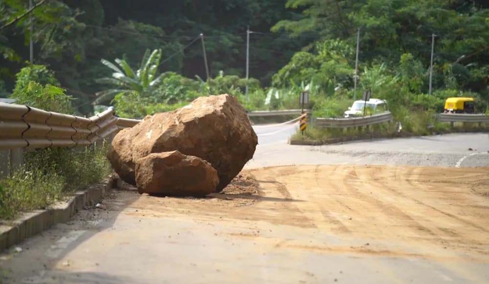Nagaland: Three rockfalls hit NH-29 stretch, Bolero escapes mishap