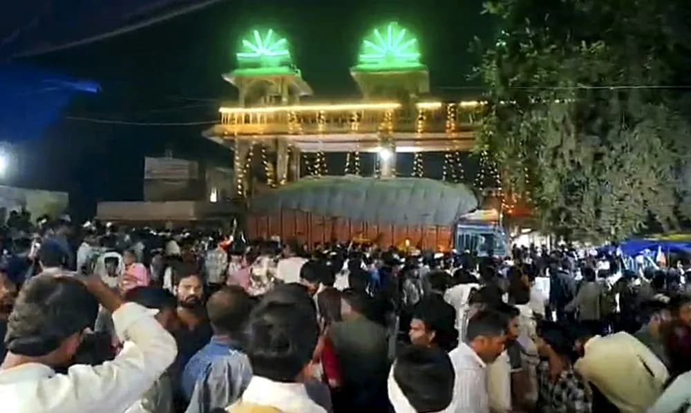 15 killed as truck mows down devotees outside MP's Gwalior temple; CM orders probe, action against 9 cops